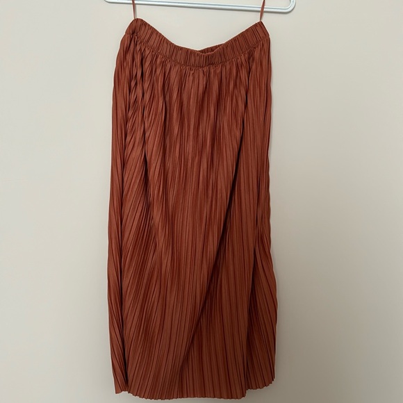 Uniqlo skirt with lining on the side - Picture 1 of 2